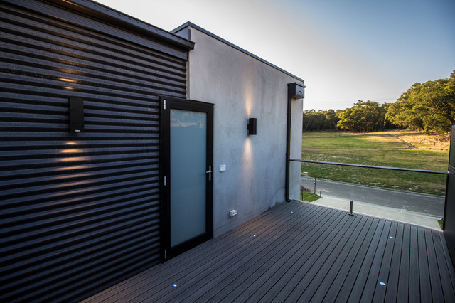 Officer Project modern-deck
