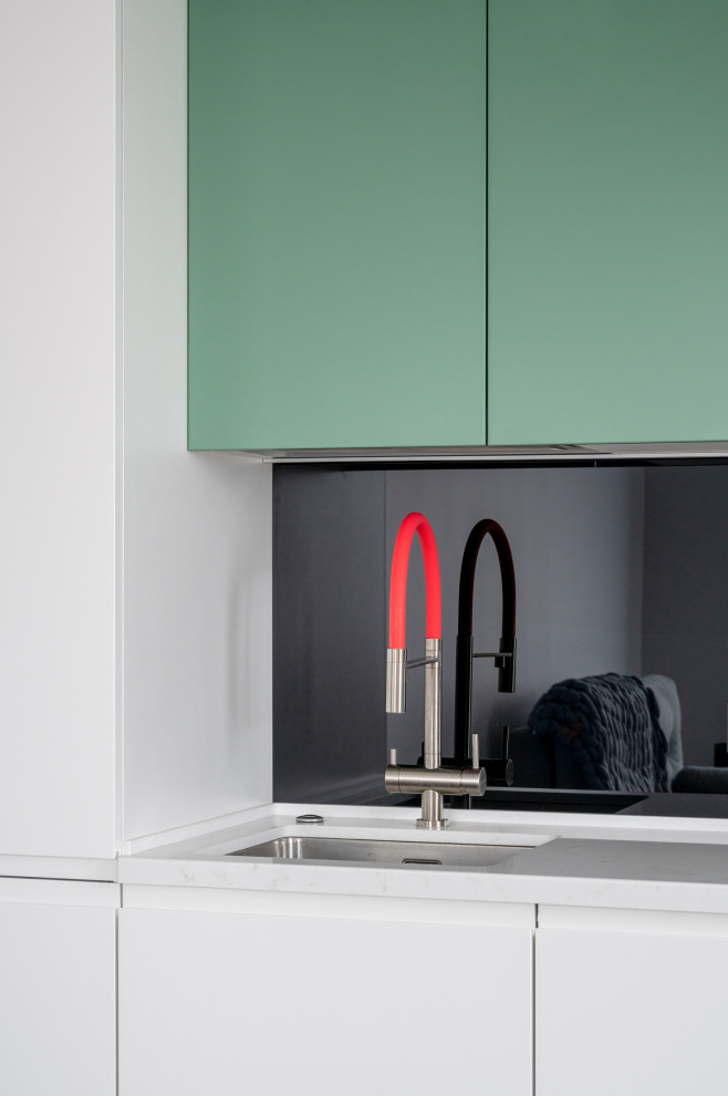 Светлая стильная кухня