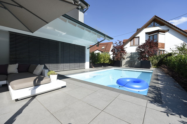 Moderner Garten mit Pool trendy-pool