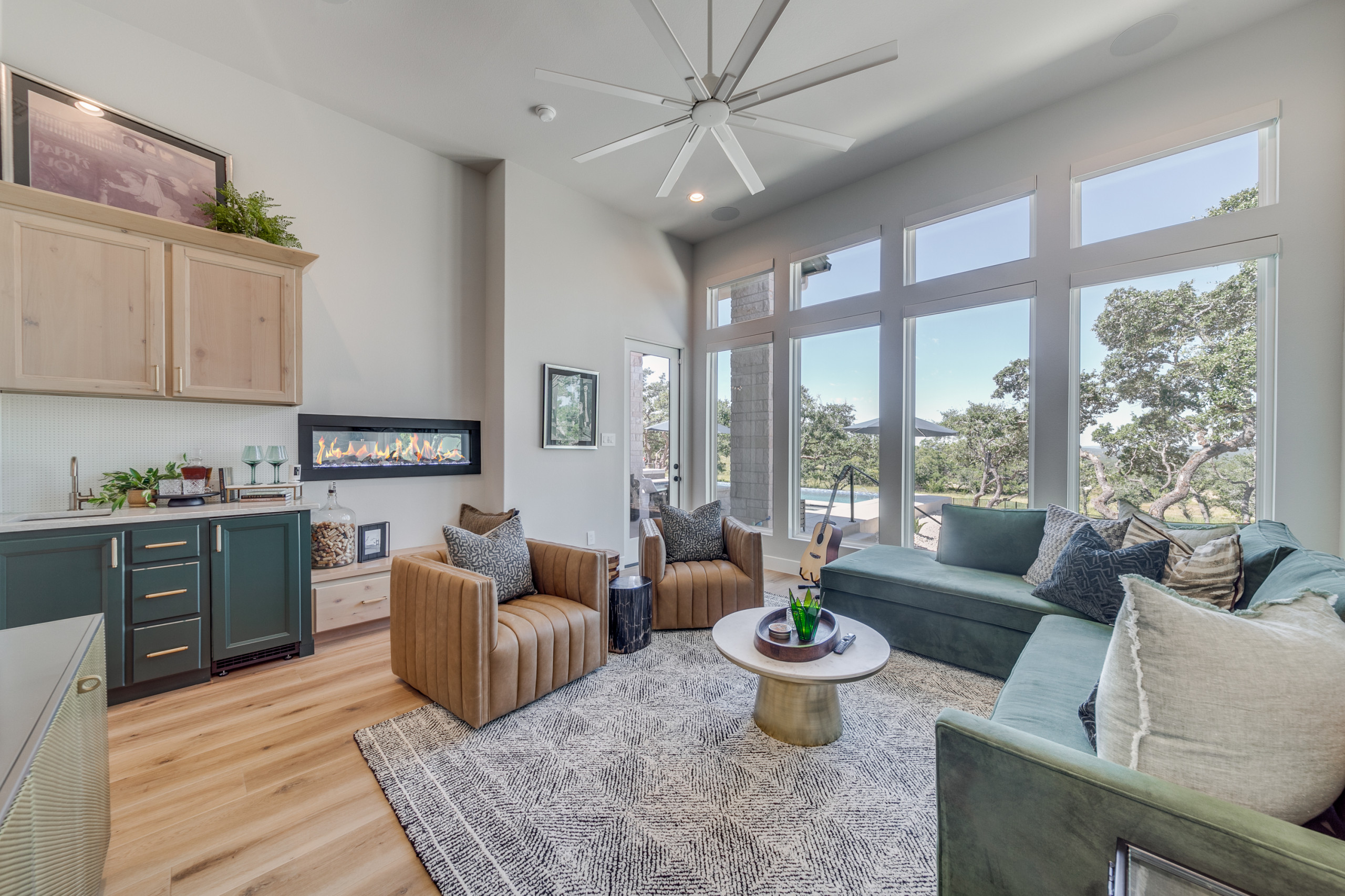 Modern European: 3,830 ft², 4 BR/3 BA/1 ST