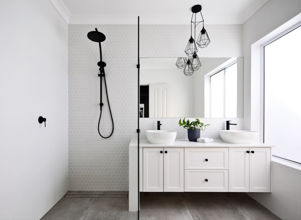 Design ideas for a transitional bathroom in Perth.