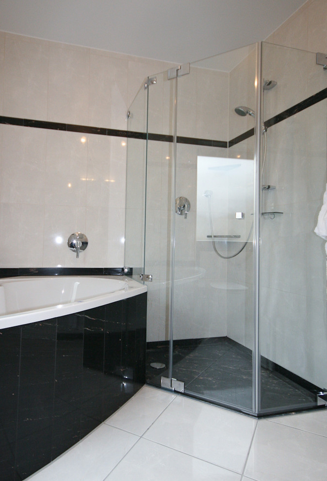 Mid-sized traditional master bathroom in Frankfurt with a corner tub, a corner shower, a bidet, gray tile, ceramic tile, grey walls, ceramic floors, an integrated sink, marble benchtops, grey floor and a hinged shower door.