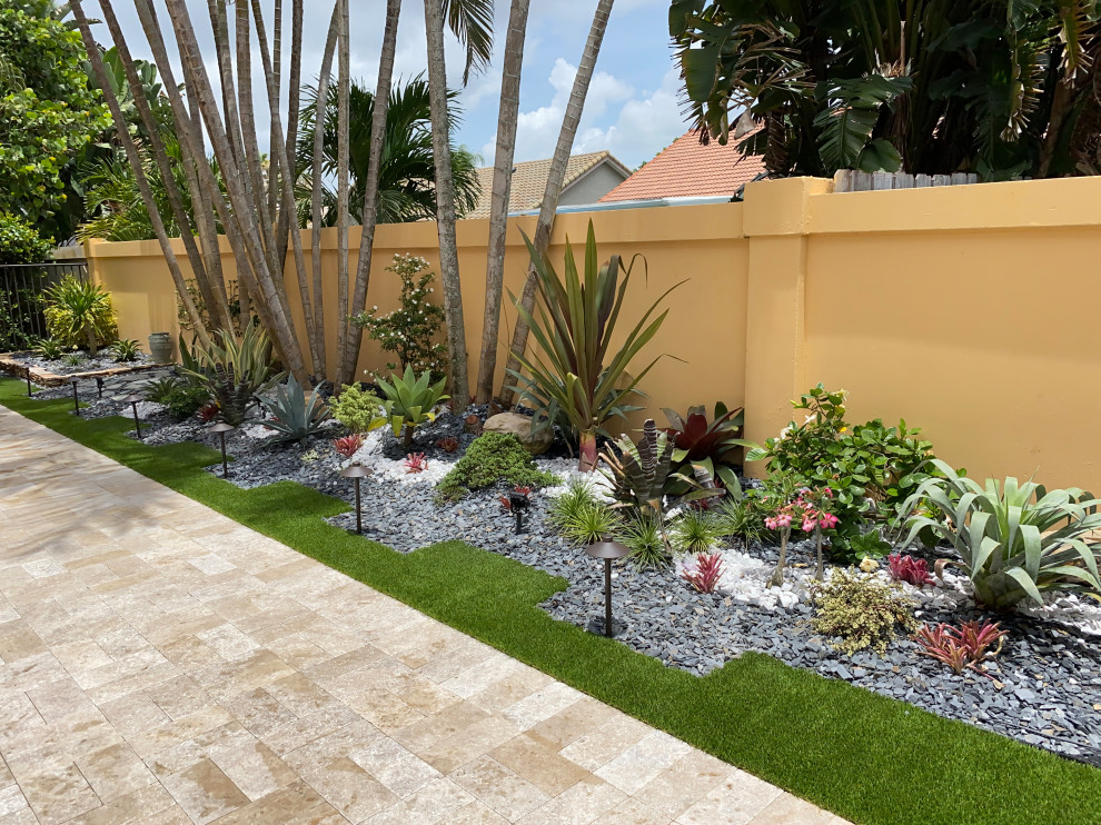 Zen home design photo in Miami