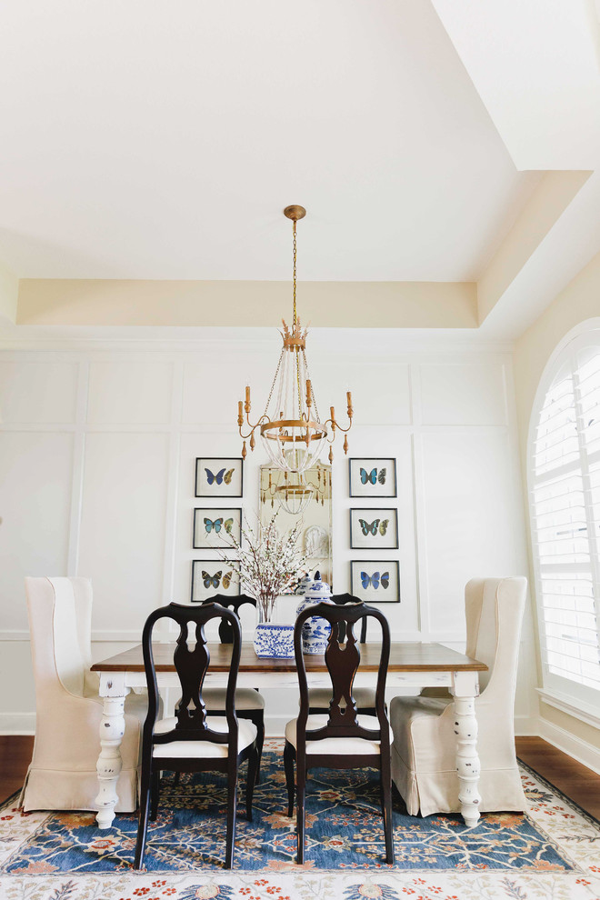Example of a farmhouse dining room design in Tampa