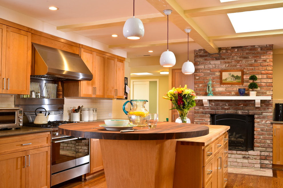Photo of a traditional kitchen in San Francisco with stainless steel appliances and subway tile splashback.