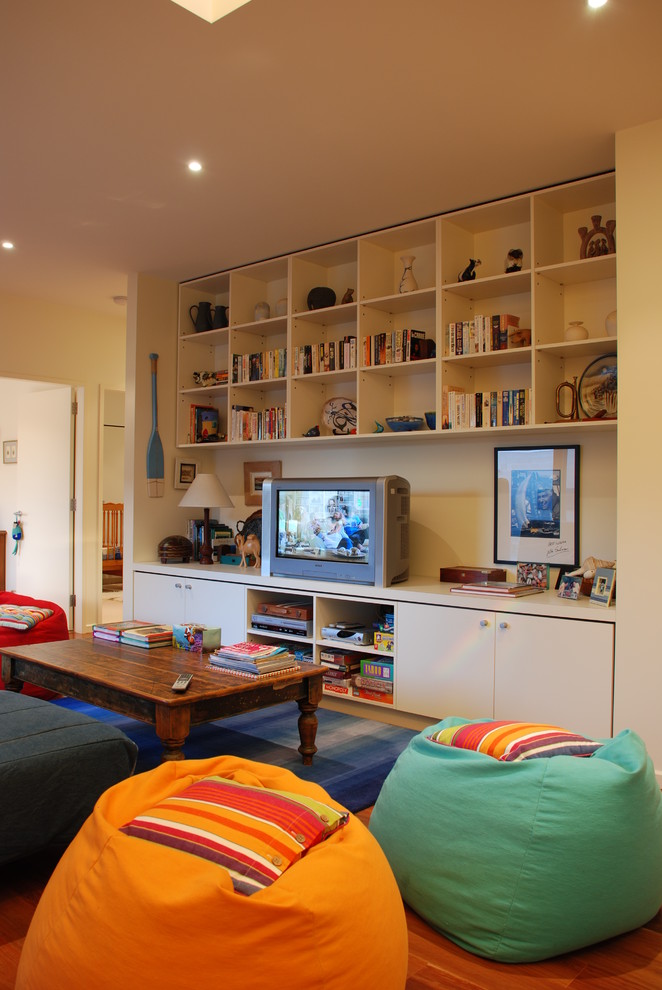 Photo of a mid-sized contemporary family room in Geelong.