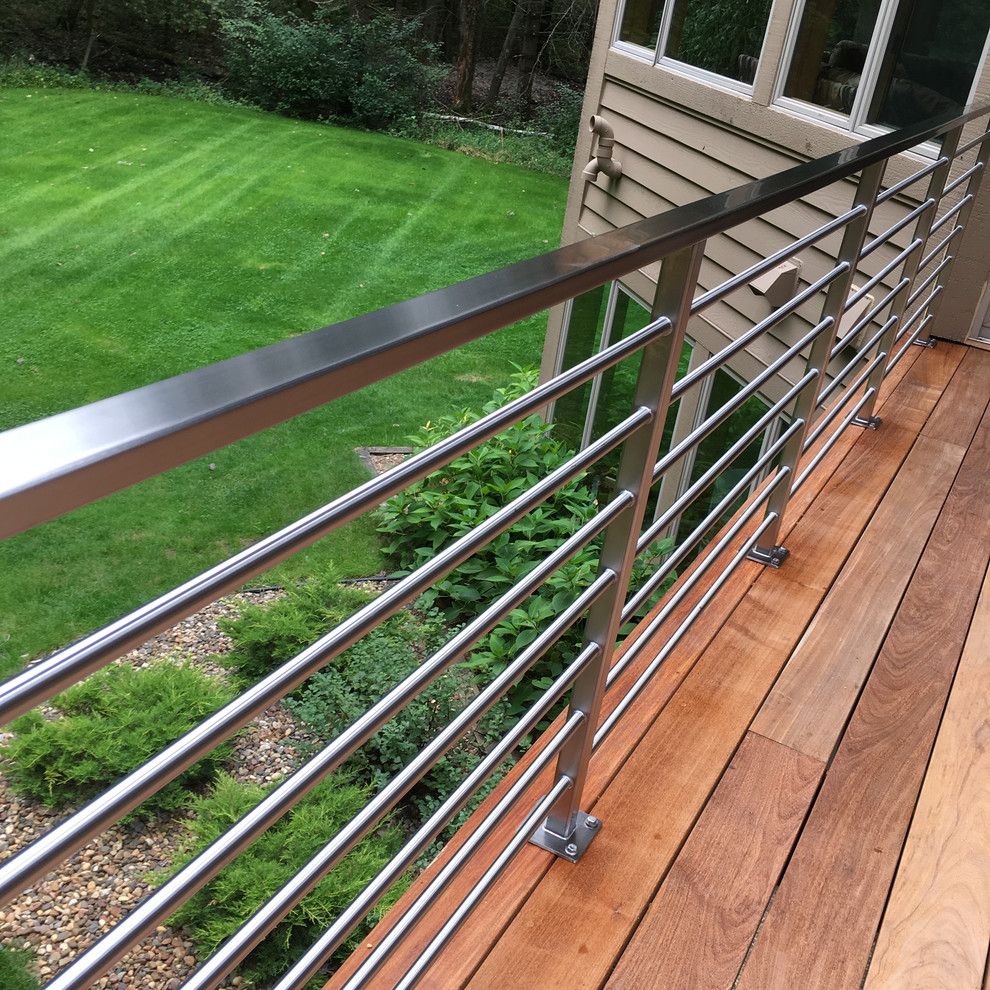 This is an example of a mid-sized contemporary backyard deck in Minneapolis.