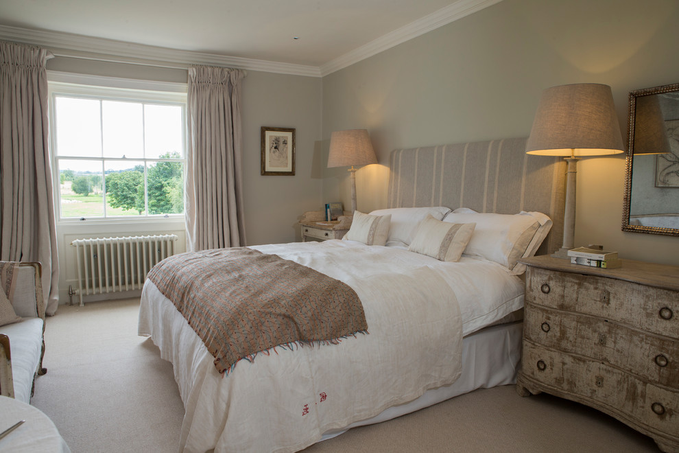 Mid-sized country guest bedroom in Oxfordshire with grey walls, carpet and beige floor.