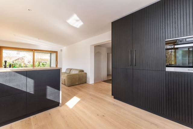 Schwarze K&uuml;che modern-kitchen