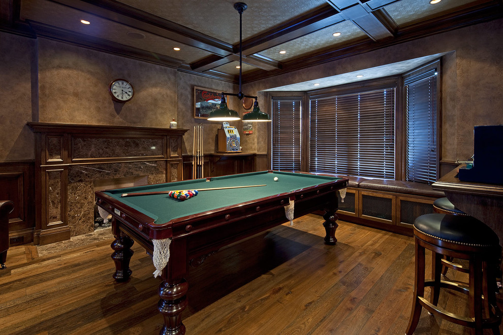 Photo of a traditional family room in Toronto.