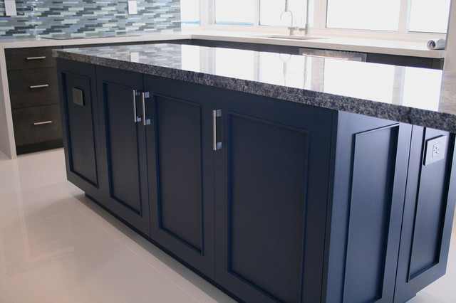 U-Shaped Kitchen with Island di-transizione-cucina