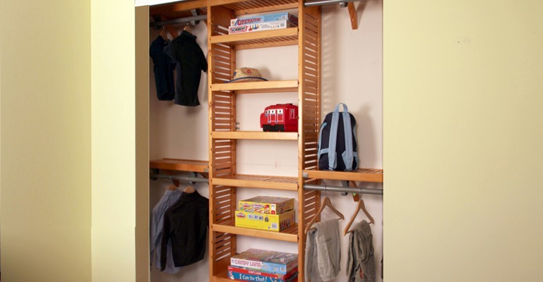 Example of a mid-sized classic reach-in closet design in St Louis