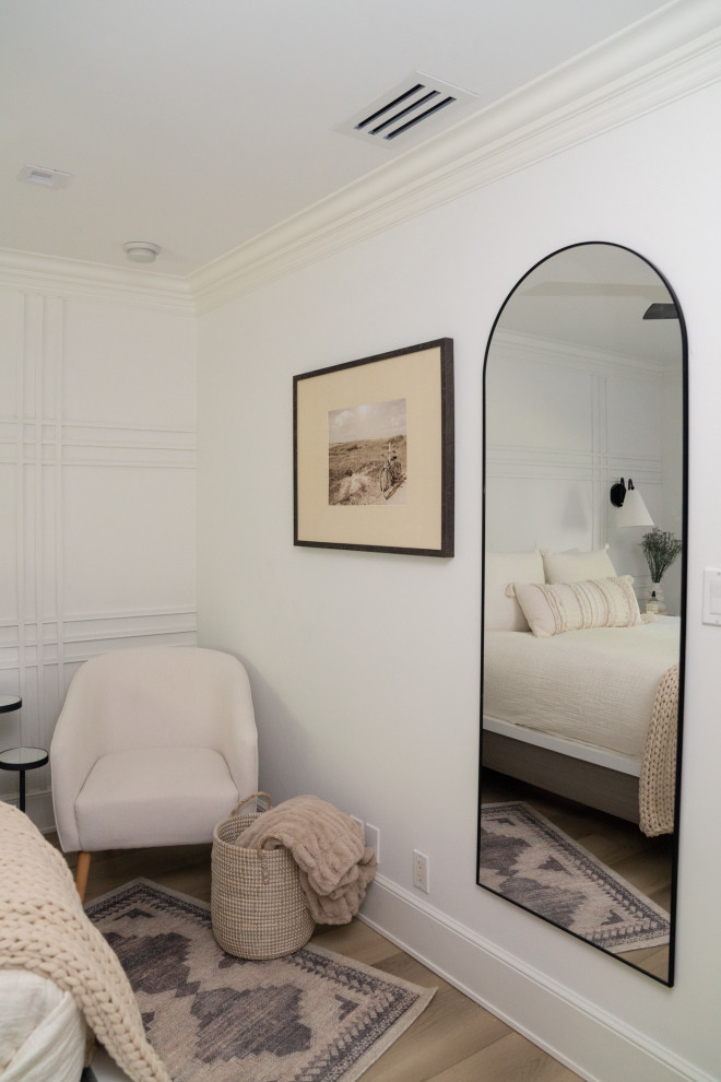 Transitional home design photo in Miami