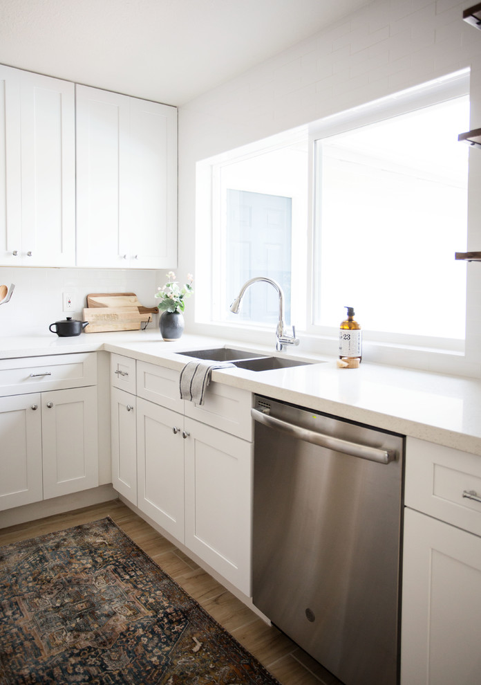 Example of a transitional kitchen design in Phoenix
