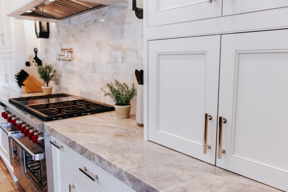 Transitional kitchen photo in Phoenix