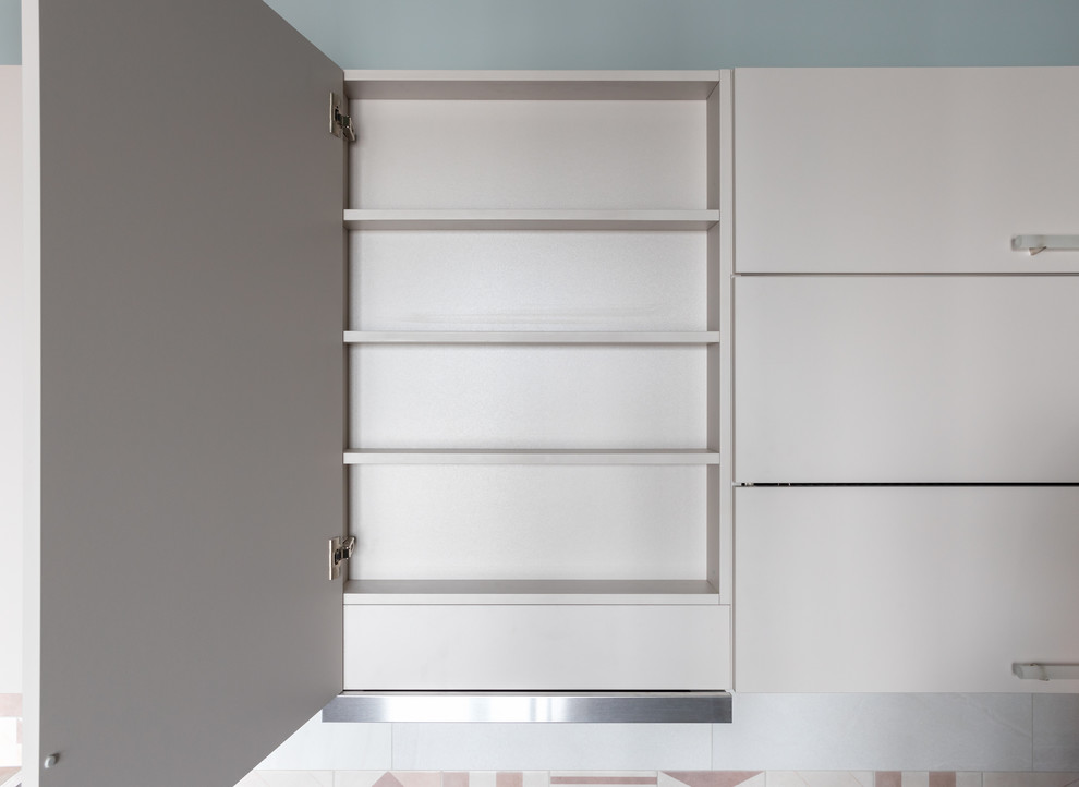 Кухня-аквариум для квартиры студии