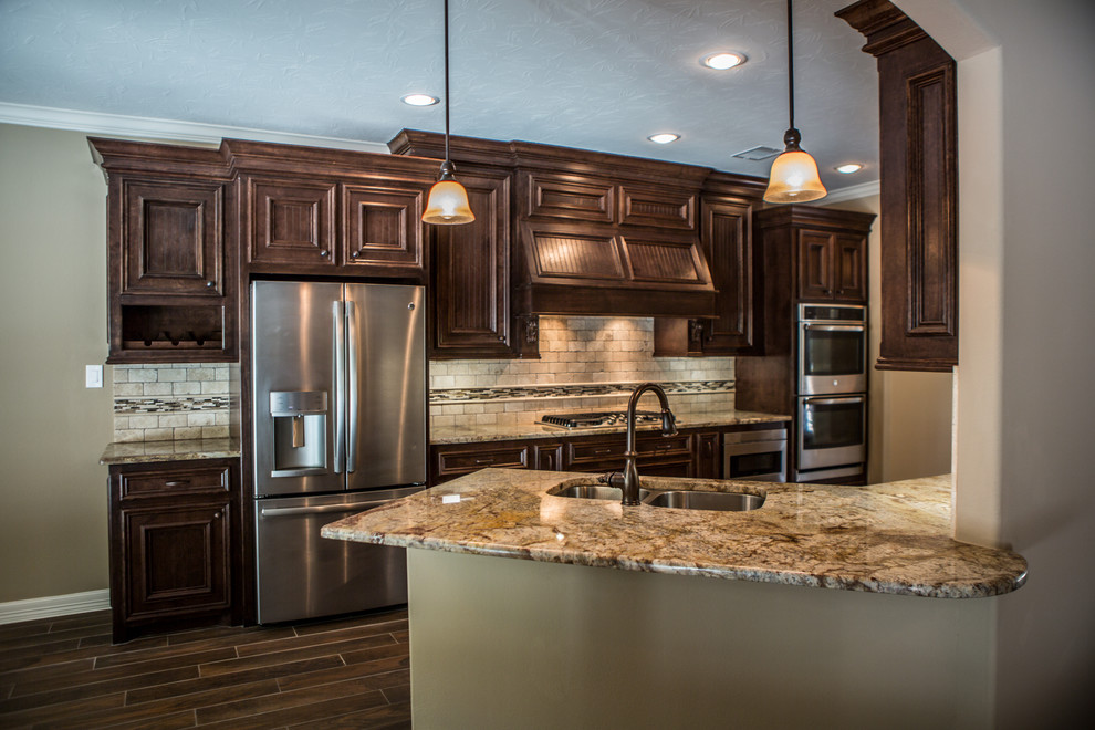 Kitchen - rustic kitchen idea in Houston