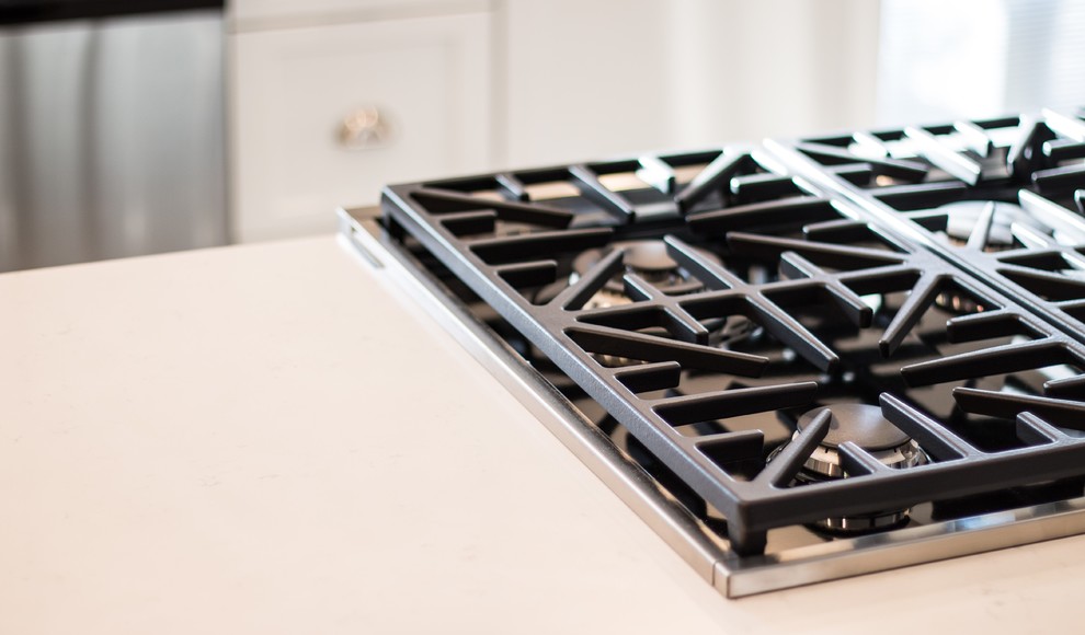 Eat-in kitchen - small transitional l-shaped porcelain tile and gray floor eat-in kitchen idea in Boise with a single-bowl sink, shaker cabinets, white cabinets, quartz countertops, blue backsplash, glass tile backsplash, stainless steel appliances and an island