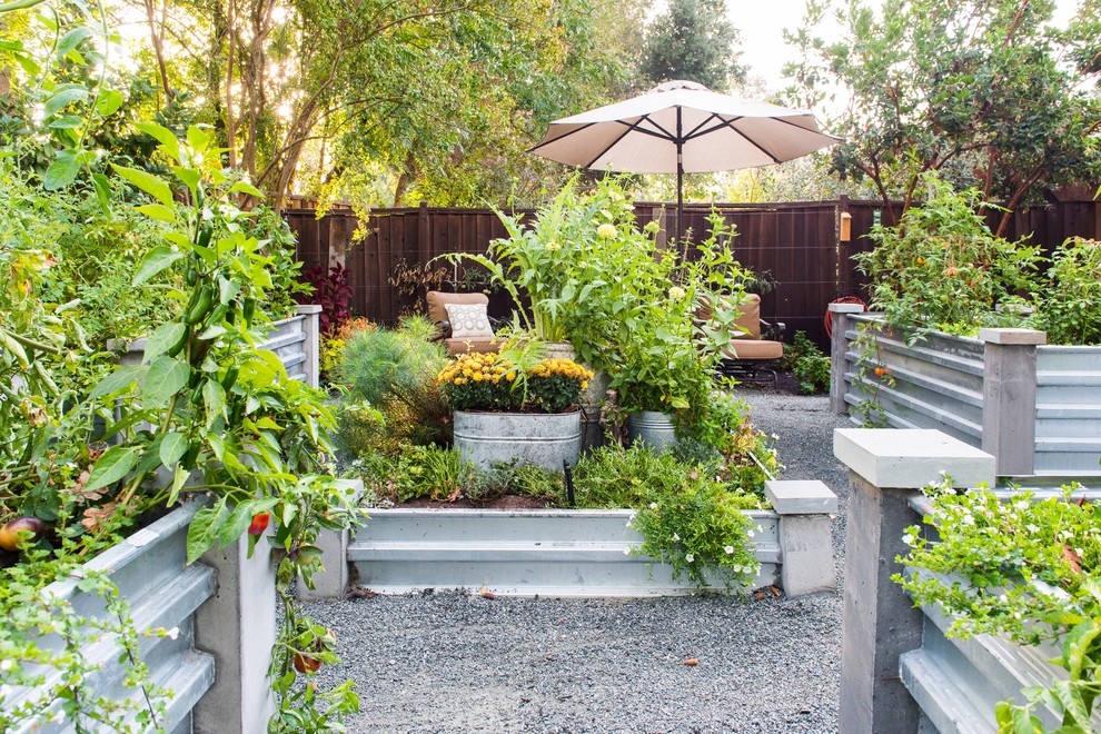 Photo of a farmhouse partial sun gravel raised garden bed in San Francisco.