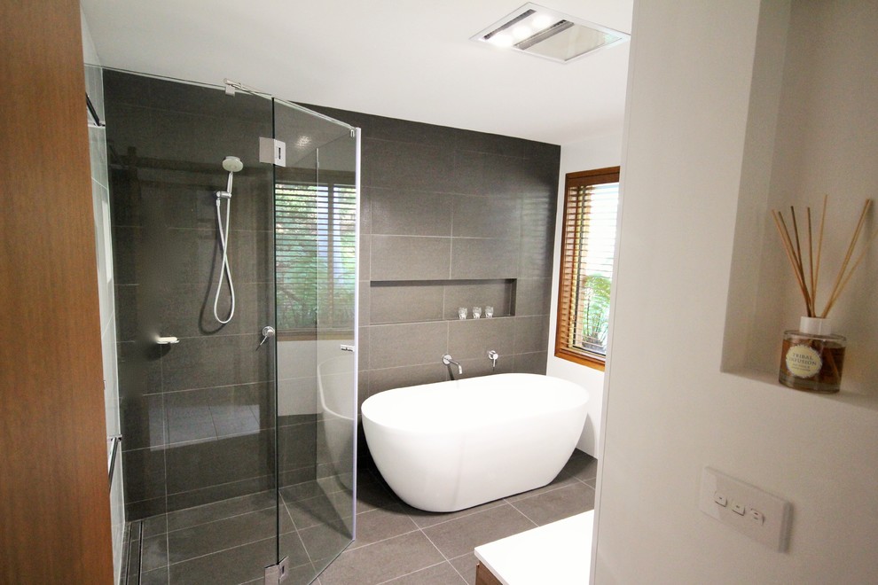 Photo of a contemporary bathroom in Newcastle - Maitland.