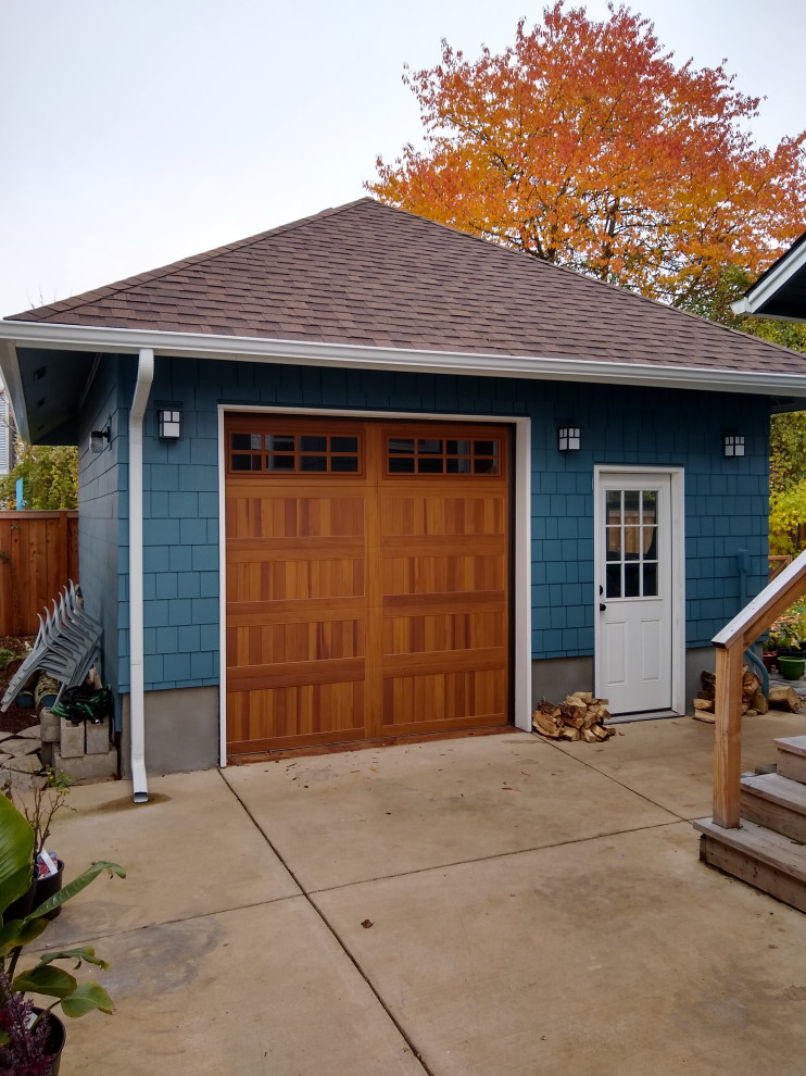 This is an example of a mid-sized arts and crafts detached one-car garage in Portland.