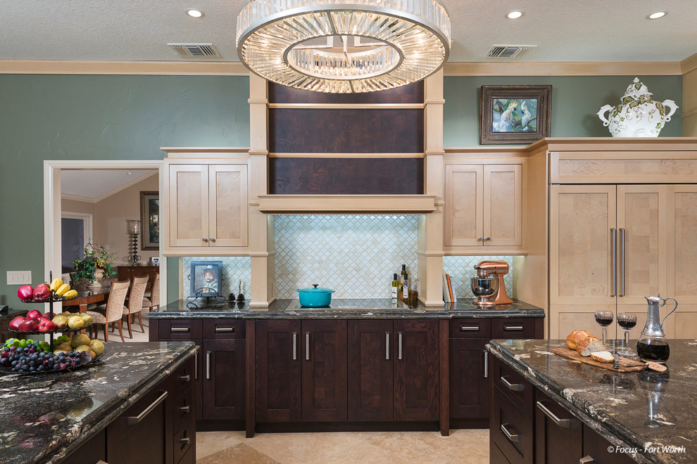 Kitchen - transitional kitchen idea in Dallas