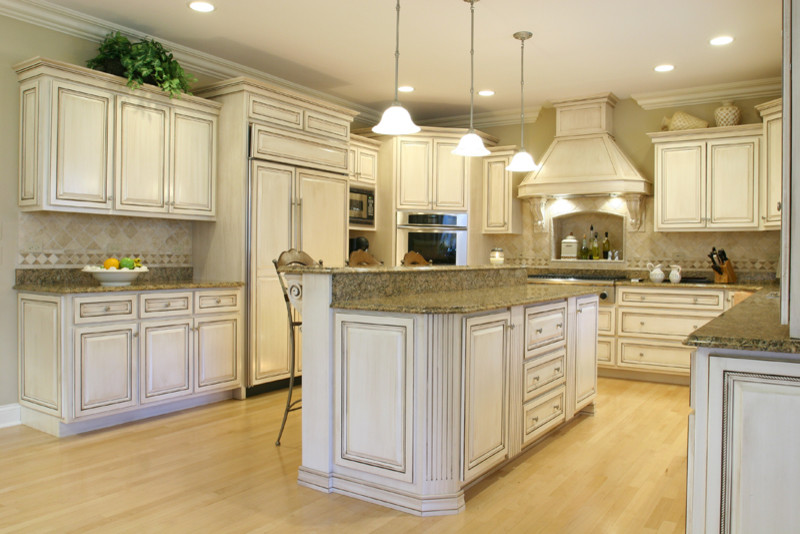 Kitchen - kitchen idea in Chicago