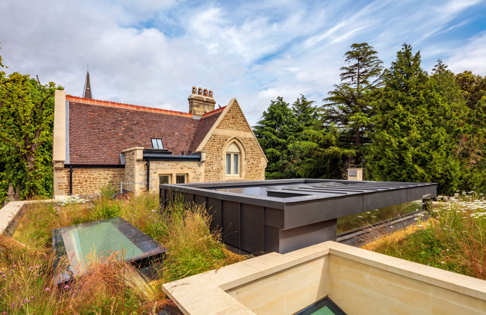 Inspiration pour une terrasse sur le toit design de taille moyenne avec aucune couverture et un garde-corps en matériaux mixtes.