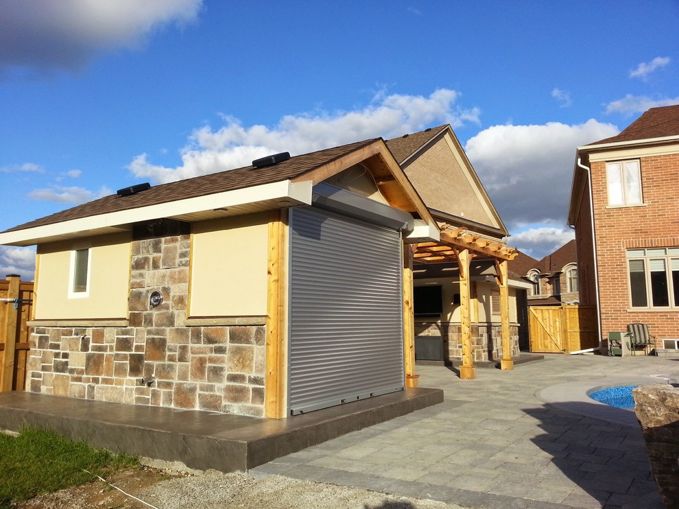 Inspiration for a rustic home design remodel in Toronto