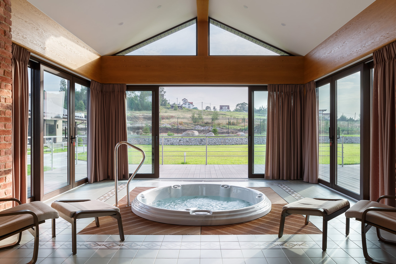 Дом на склоне