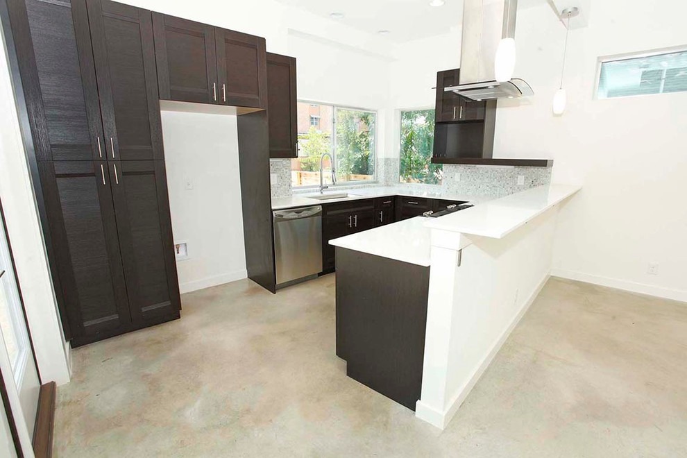 Example of a transitional kitchen design in Austin