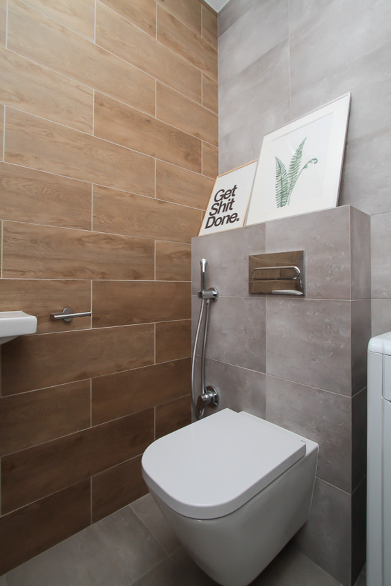 Квартира в современном стиле с яркими цветовыми акцентами.