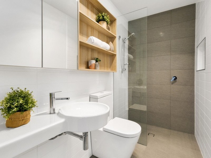 Photo of a contemporary bathroom in Brisbane.