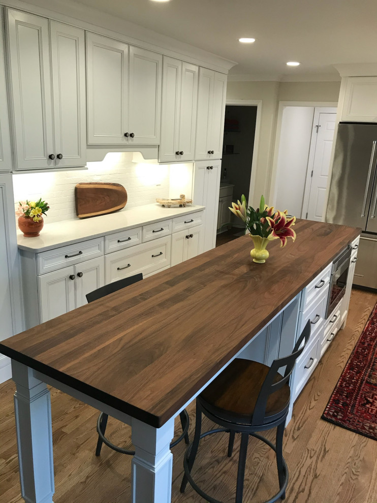 Kitchen - large transitional kitchen idea