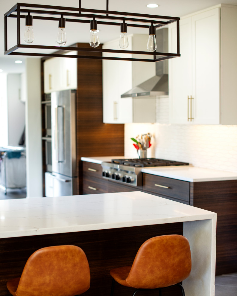 Example of a transitional kitchen design in Indianapolis