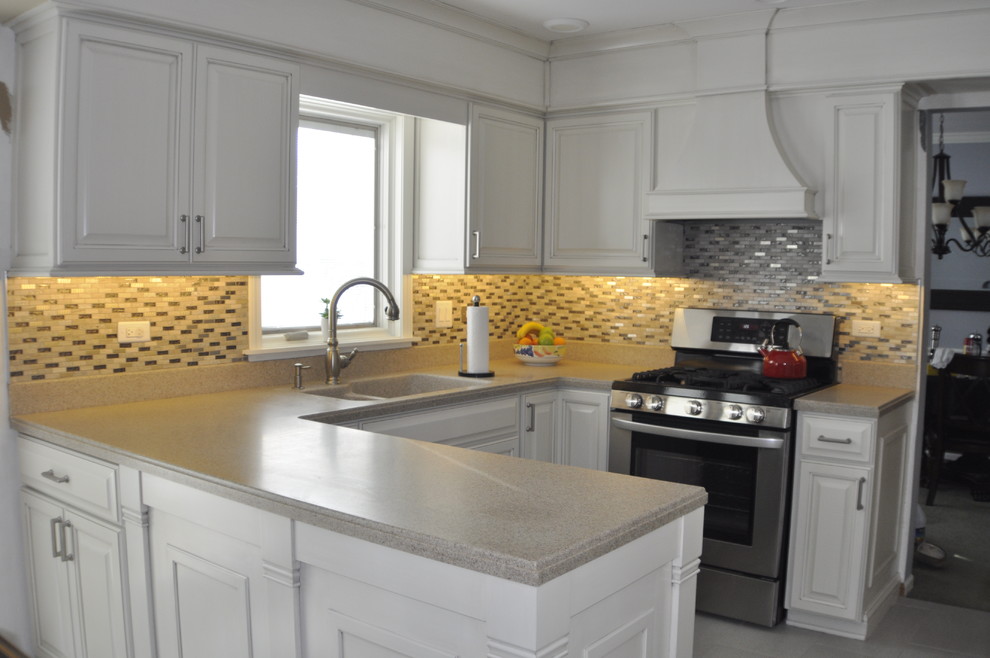 Inspiration for a transitional kitchen remodel in Chicago