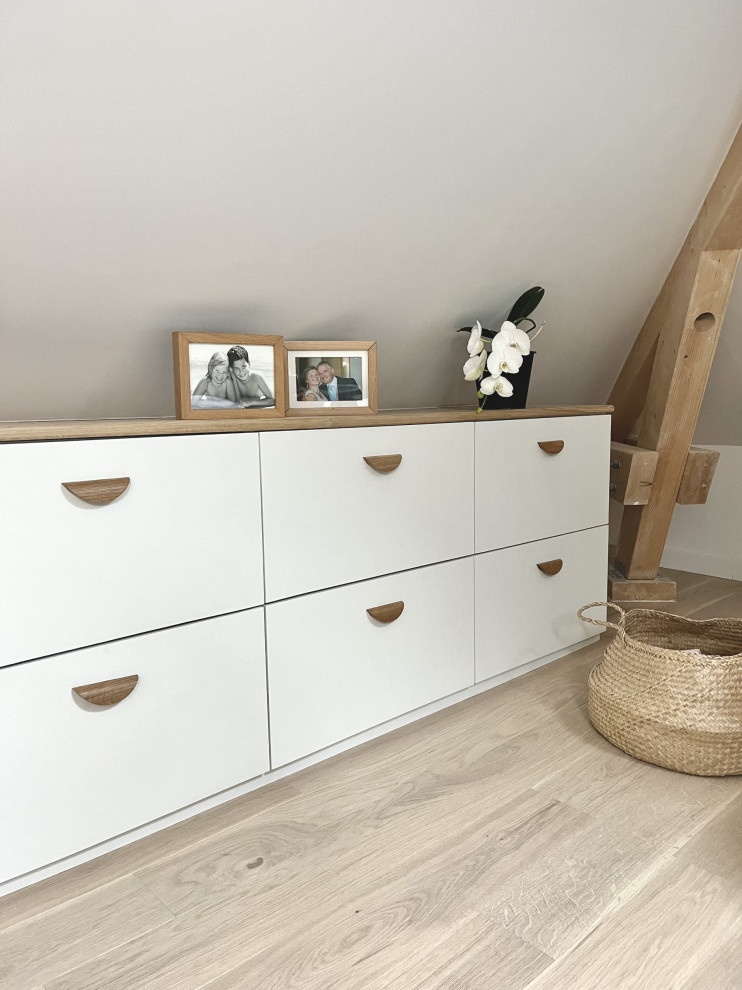 CHAMBRE PARENTALE et placards sous les combles