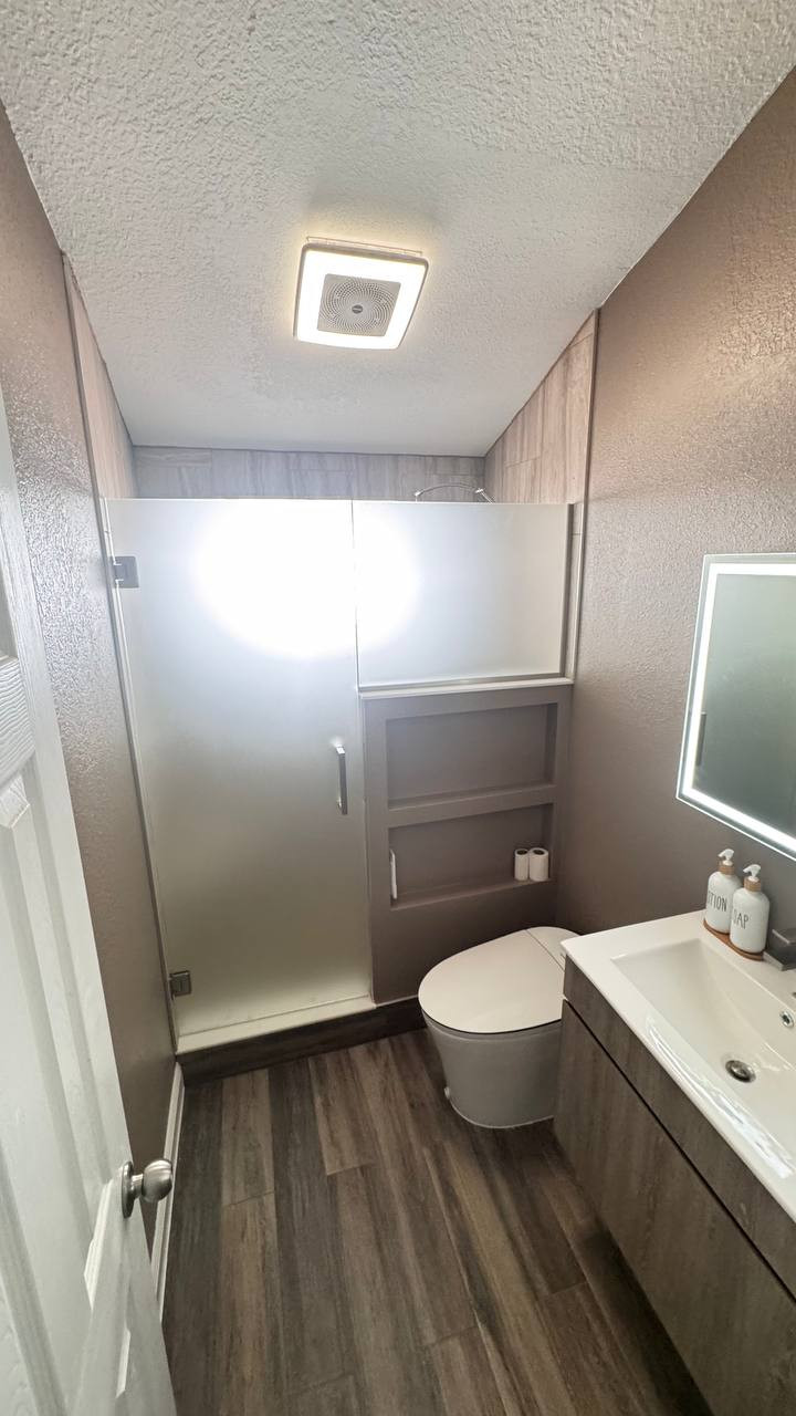 Small Luxury Bathroom