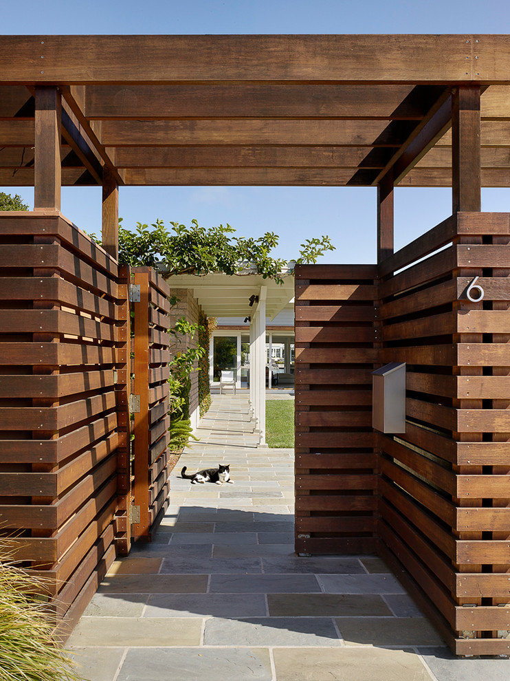 Inspiration for a mid-sized contemporary front yard full sun garden in San Francisco with natural stone pavers.
