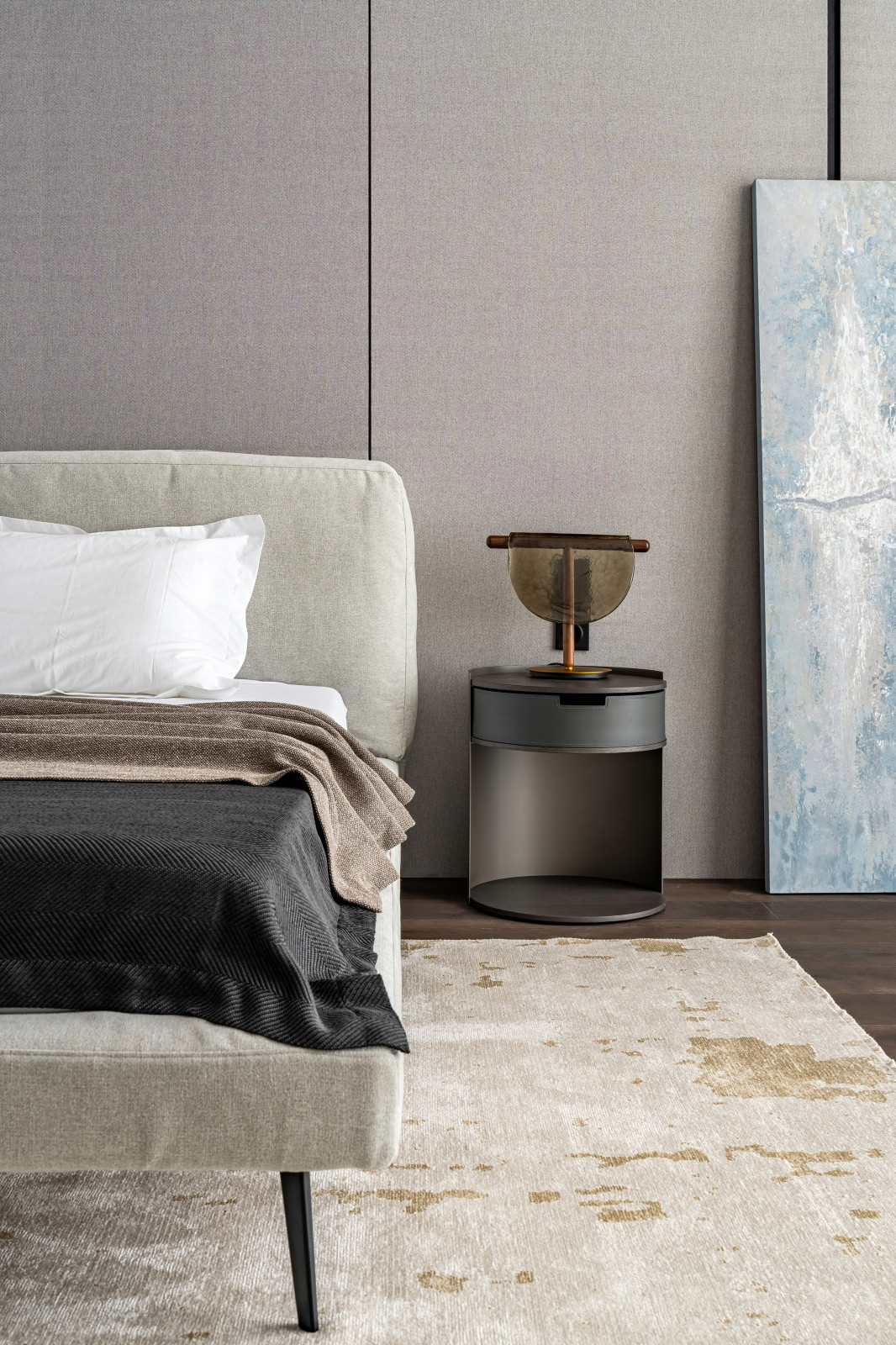 Двухэтажный загородный дом в современном стиле с глиняными акцентами