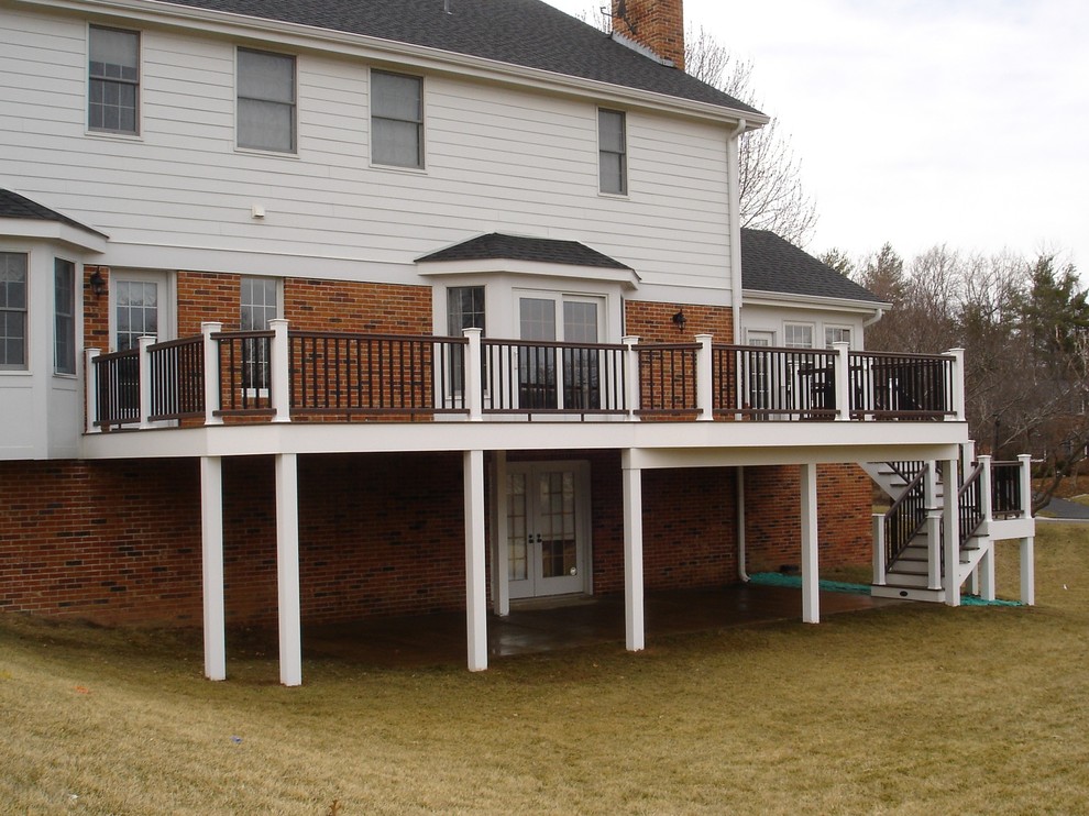 Photo of a large backyard deck in St Louis.