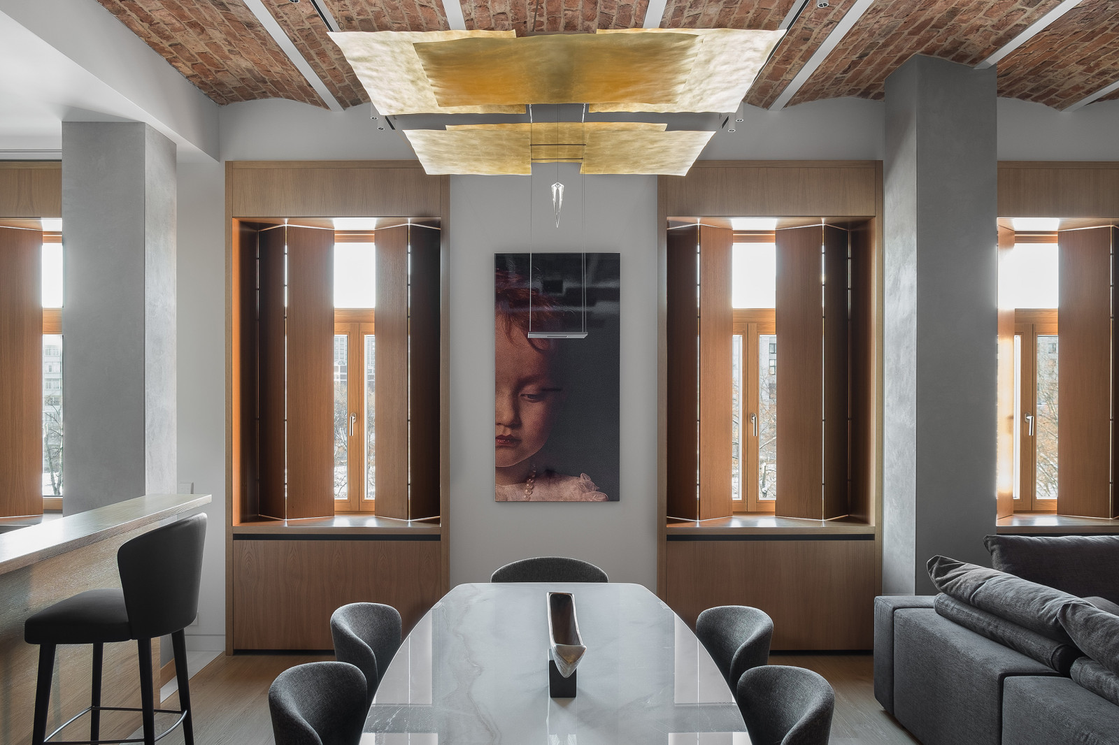 Арочный потолок из кирпича BrickTiles.Ru в столовой по дизайну  STUDIOPLAN.