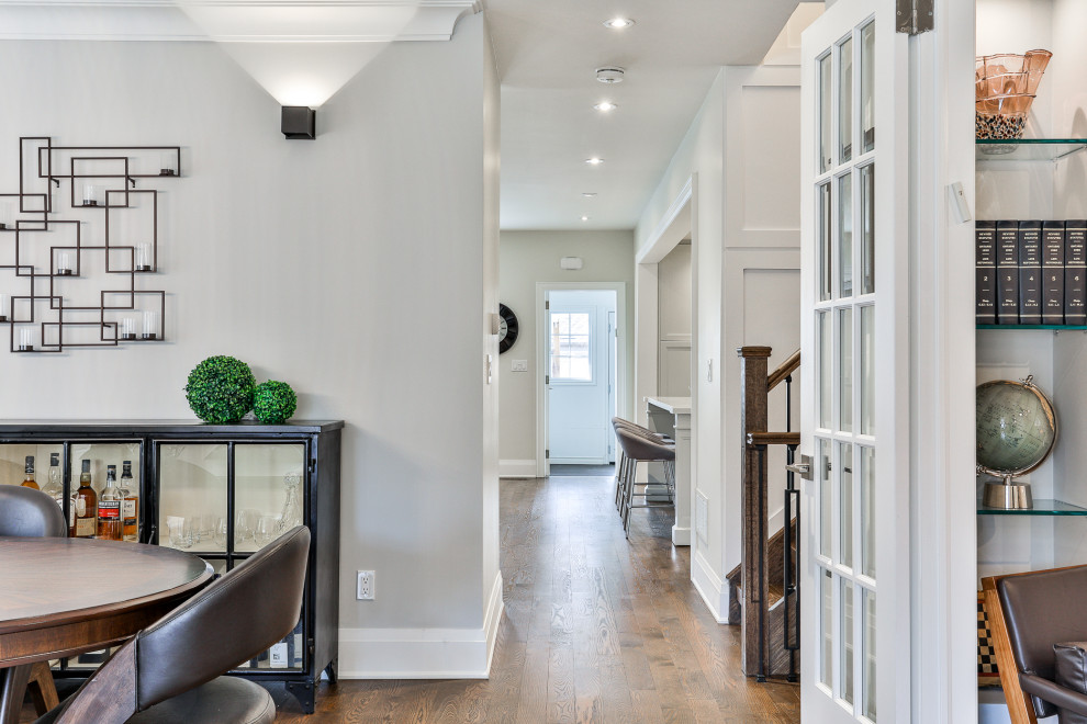 Transitional home design photo in Toronto