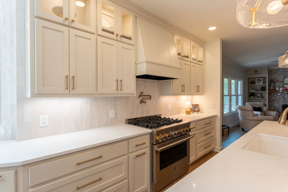 Contemporary Indian Lake Kitchen