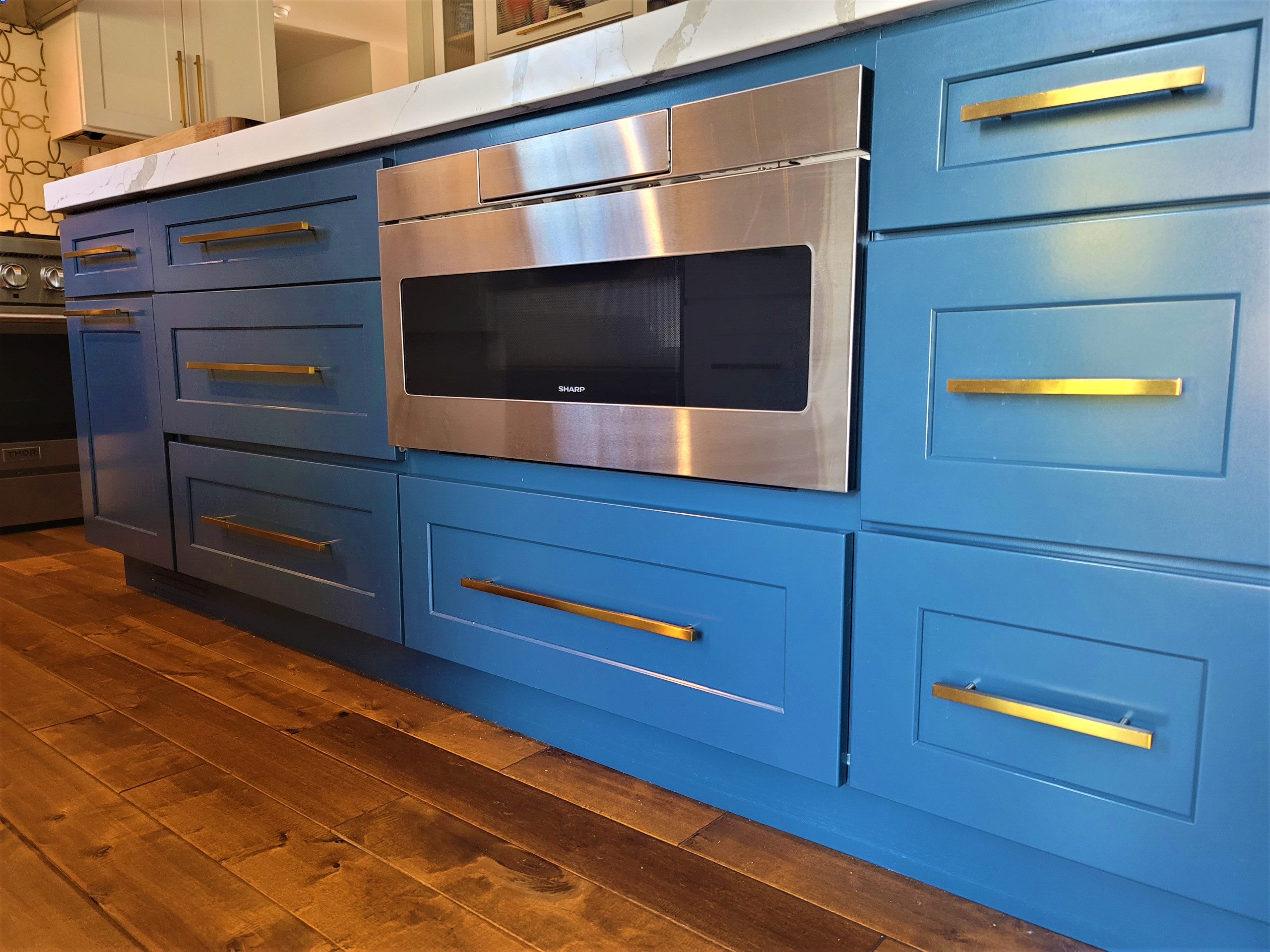 Modern kitchen design and remodel. Shaker style cabinets in white and blue.