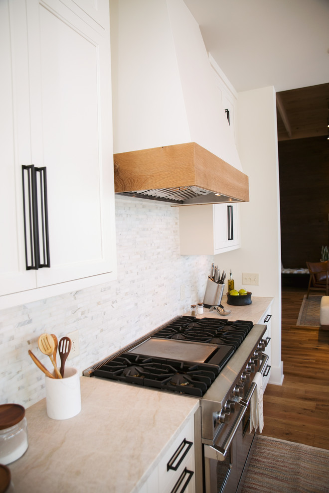Kitchen - transitional kitchen idea in Indianapolis