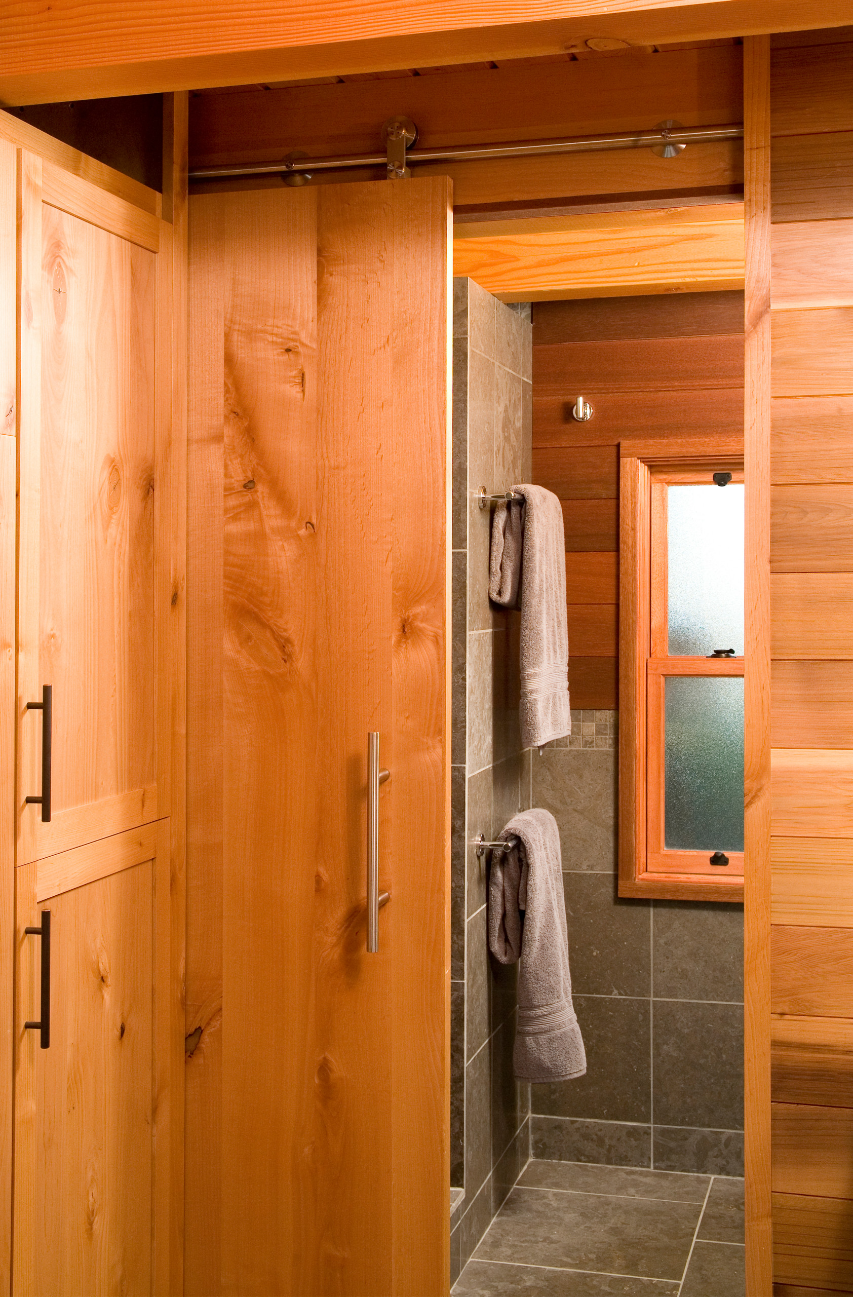 9 Big Space-Saving Ideas for Tiny Bathrooms, image size:1684x2560