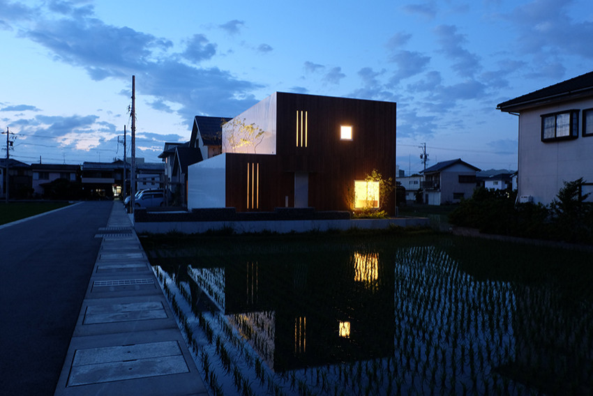 アウトリビングのある住宅_外観夜景