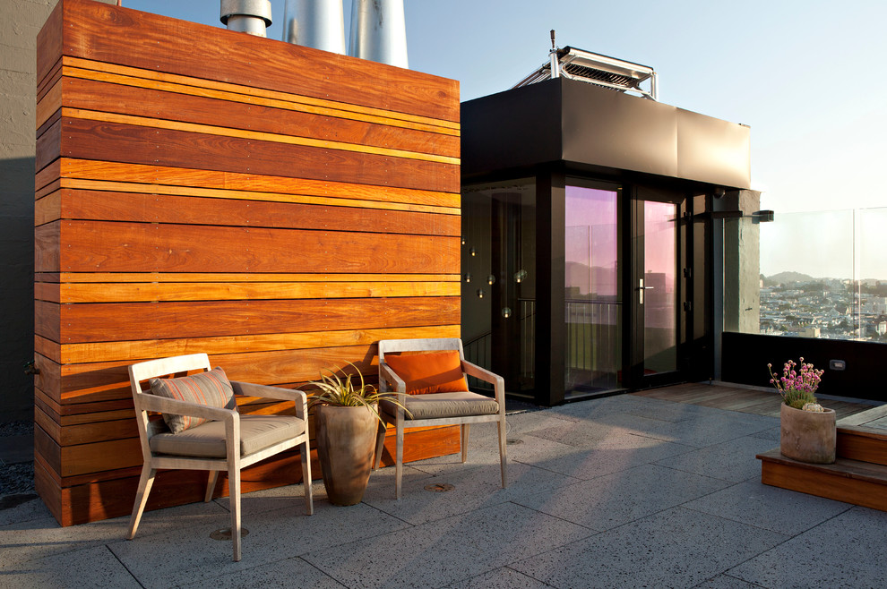 Inspiration for a large contemporary rooftop and rooftop deck in San Francisco with a water feature.