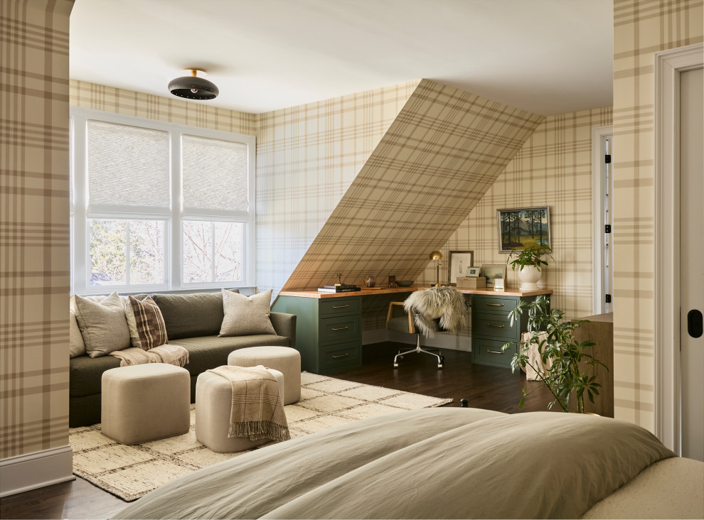 Example of a transitional home design design in Atlanta